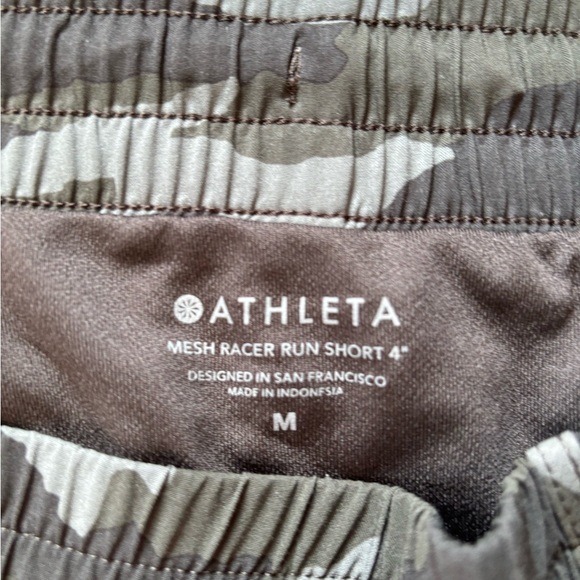 Athleta Mesh Raver Run Shorts 4 in - Picture 6 of 6